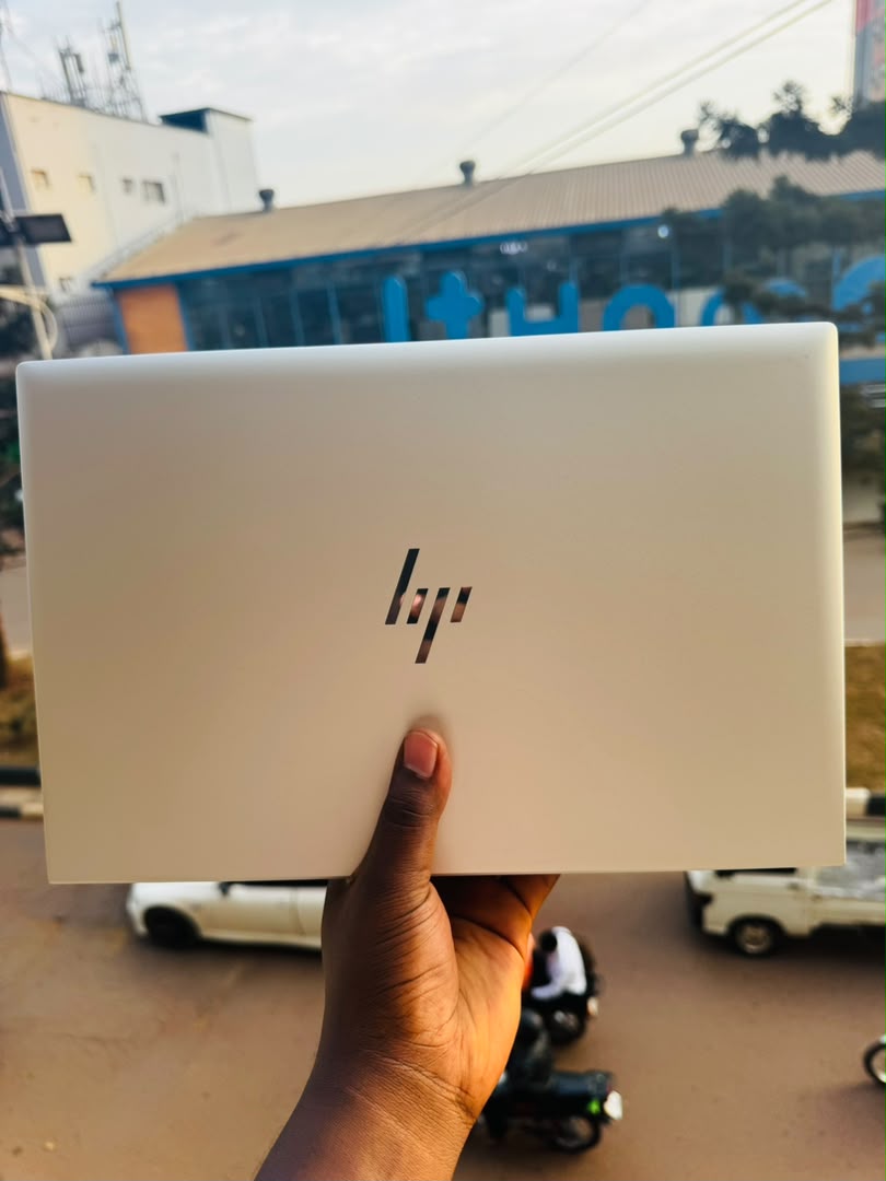 HP EliteBook 830 G8 closed silver lid with HP logo