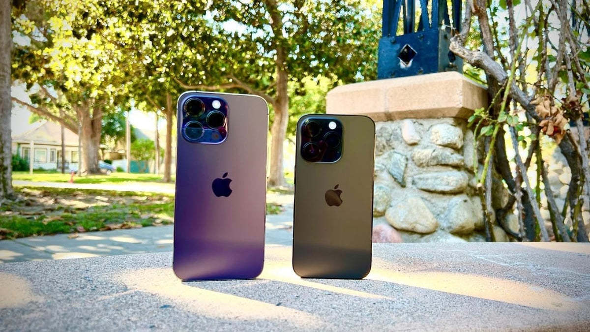 iPhone 14 Pro 256GB - Deep Purple and Space Black colors
